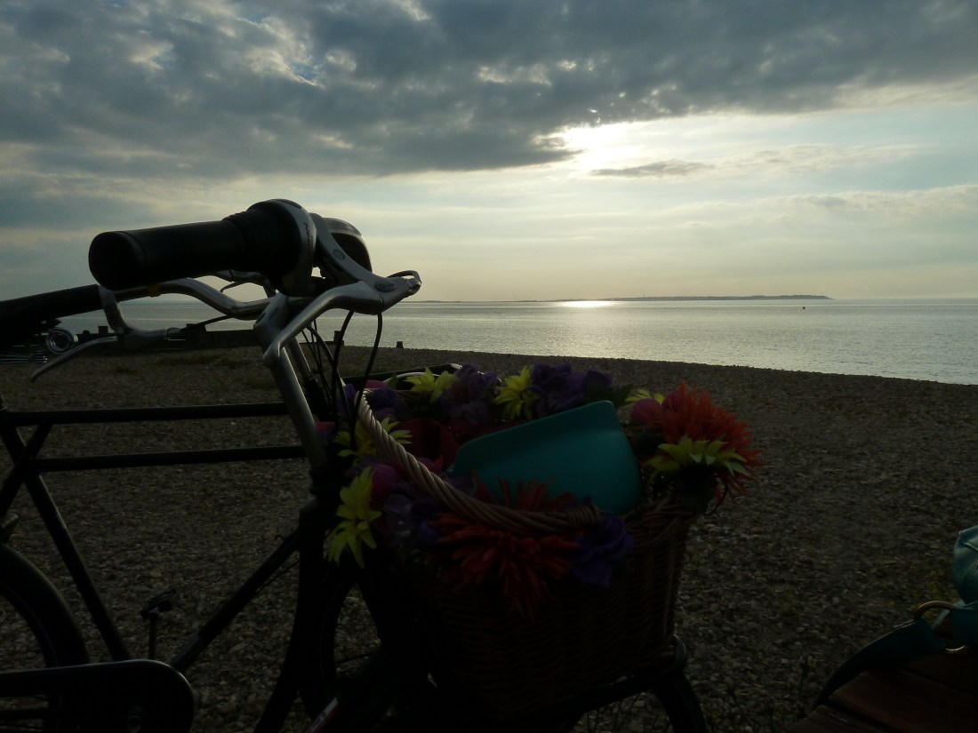 bicycle-seafront-beach-Whiststable